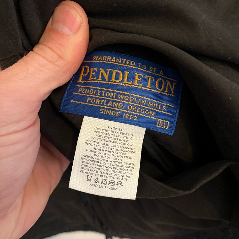 Pendleton Soft-Shell Sherpa Lined Vest Black - image 6